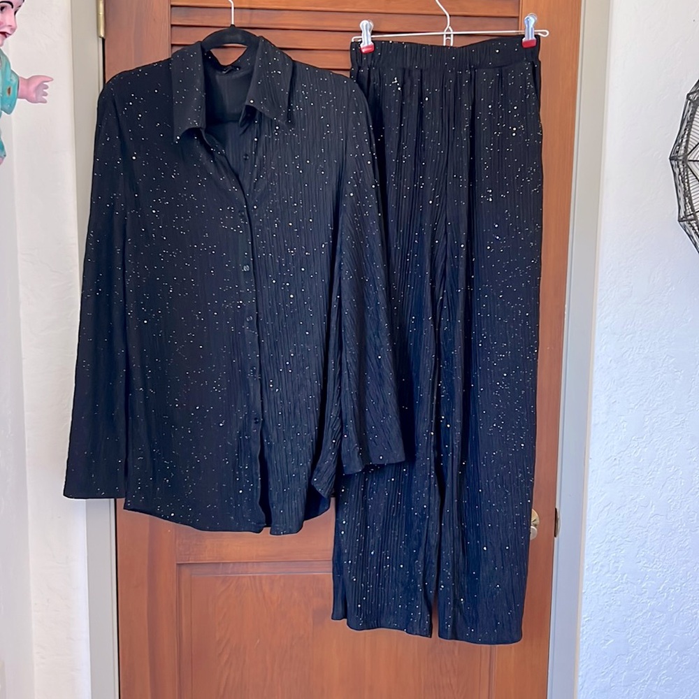 CIDER Black Pleated Oversized Set with Glitter Detail